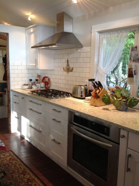 Kitchen cooking area