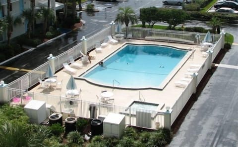 Sandcastle Heated Pool All Yr, Sun deck, guest tables, umbrella's & Jaccuzi,