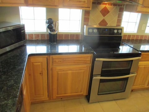 Double oven - cook roast and sheet-cake at the same time!