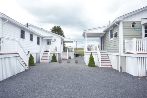 Back unit covered porch