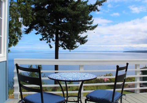 Enjoy your morning coffee with this view!