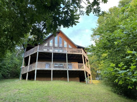Front of cabin facing the mountains