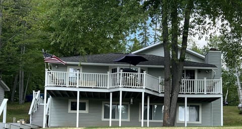 Your family will enjoy our home and 24-foot pontoon (included in rental price).