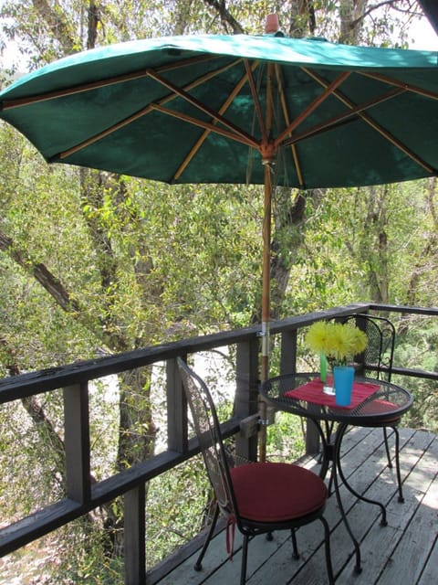 CAFE SET overlooking river