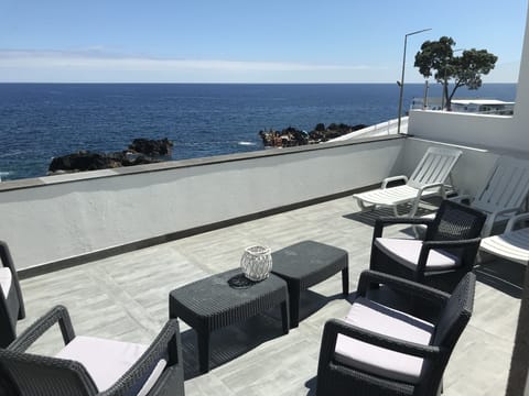 Unique terrace facing the Ocean