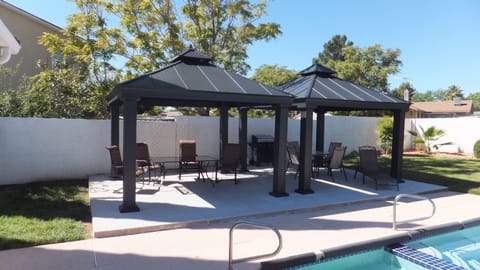 Great Patio so you can
Enjoy some shade and
Have a BBQ with the gas grill

