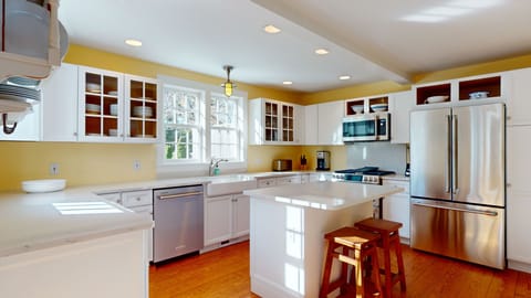 1st Floor - Kitchen w/ New Appliances & Quartz Counters