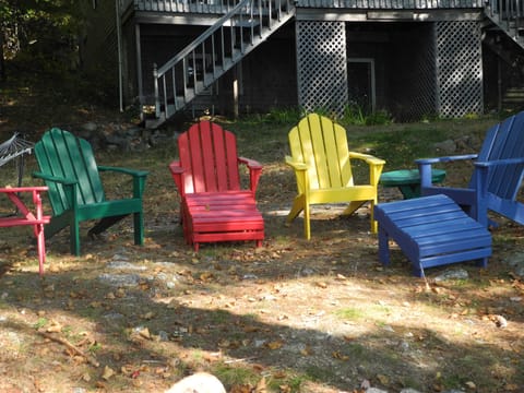 plenty of lake-side seating