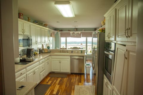 Ample space for cooking while enjoying the serene view of the mountains.