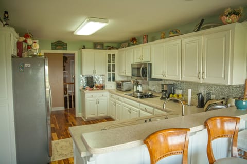 Fully stocked kitchen.