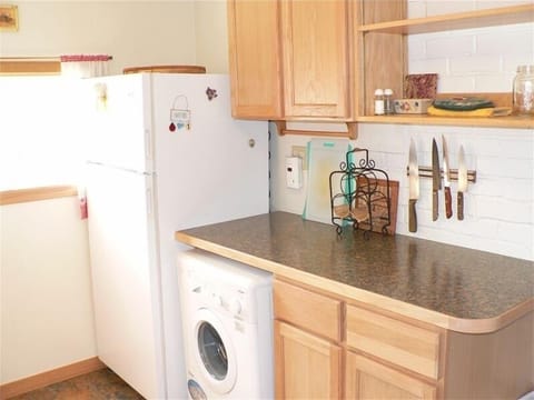 Another view of the full kitchen