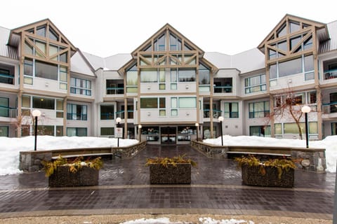 Front entrance to Greystone Lodge. Complimentary underground parking available.