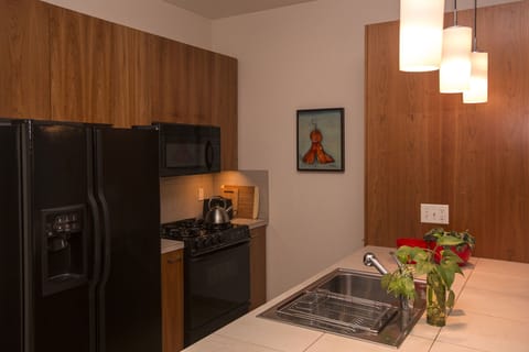 Fully equipped kitchen. Gas range. Stainless Emeril cookware.