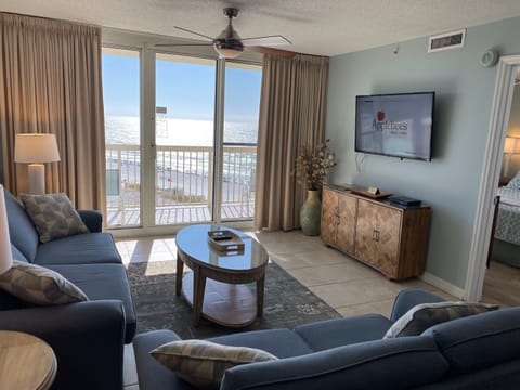 Living room with Gulf view, 52-inch smart TV