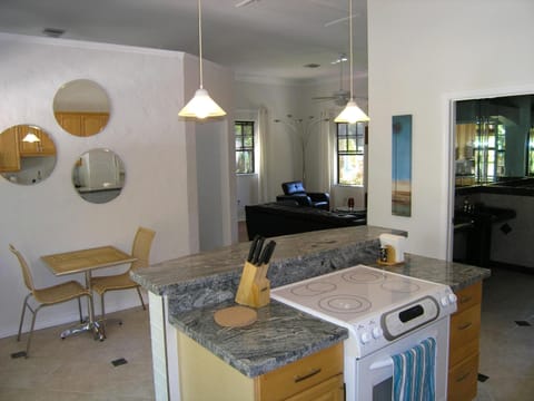 Kitchen & Dining Areas.
(Bedrm thru door at left.  Bathrm thru door at right.)