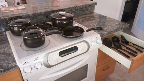 Pots & Pans.
Conventional & Convection Oven with warming drawer.