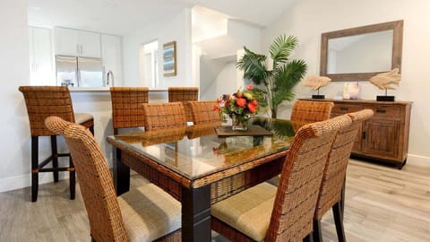 Dining Area and Breakfast Bar - Main Floor