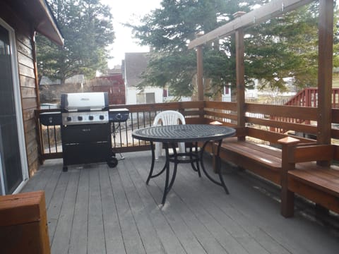 Side Deck with Grill