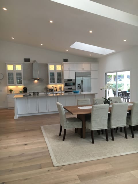 Open floorpan with dining and kitchen area