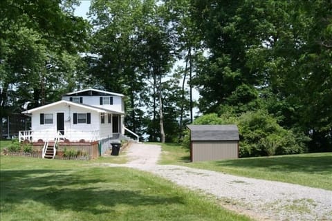 Coop's 3 bed / 2 bath Cottage at Barren River Lake