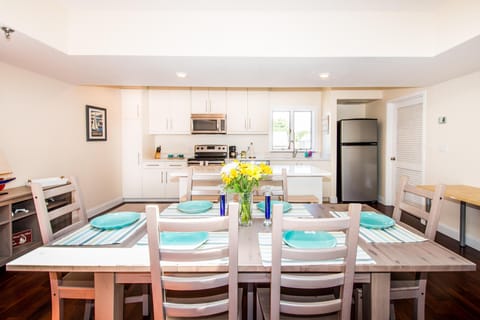 Ideal open concept kitchen with island to create a great space for entertaining.