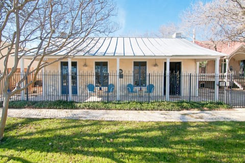 Remodeled  StoneHaus Cottage - Built in 1858
