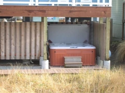 Hot tub by the dunes