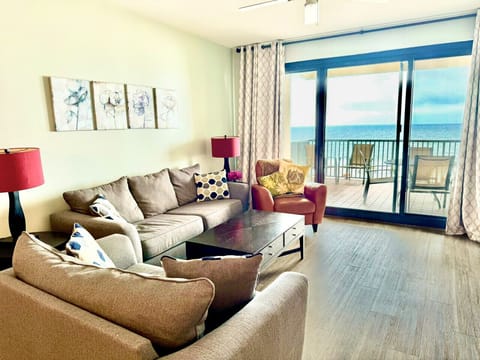 Great views directly from the living space. See the ocean right from the couch!