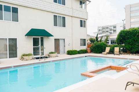 NICE CONDO GUESTS ONLY POOL
