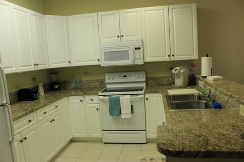 Great Condo Unit close to amenities!