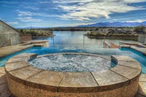 Infinity Pool & Infinity Spa Overlooking River