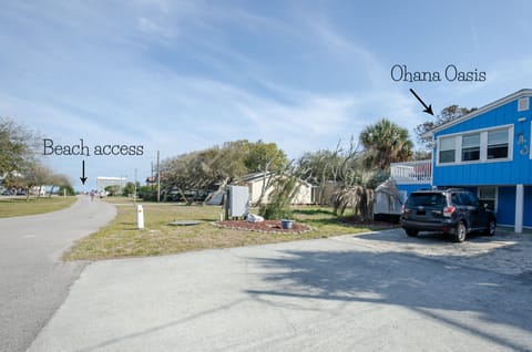 Less than 500' to beach from the house! Easy walk, even for the little ones!