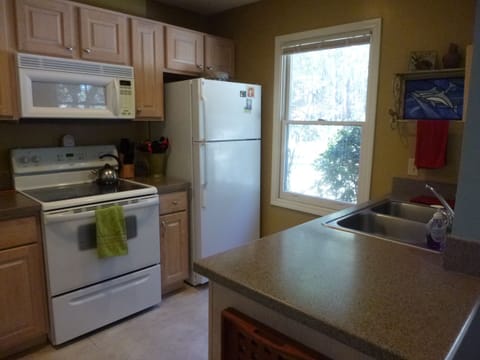 Our tidy kitchen has everything you need to make nice meals at home.