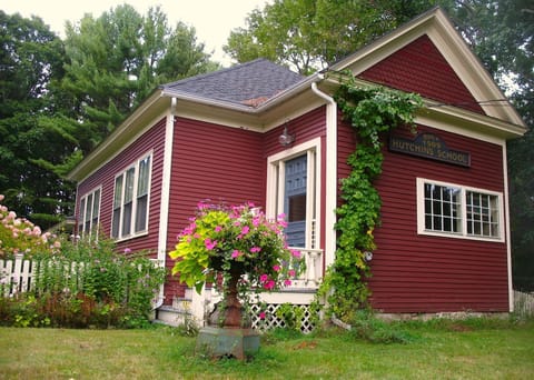 Hutchins School 
(built 1909)