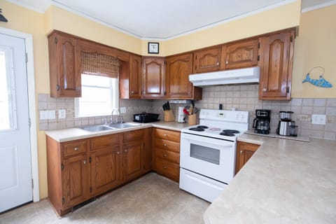 fully equipped kitchen
