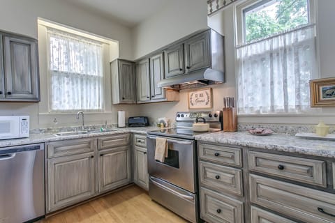 Lots of light  & windows in Kitchen