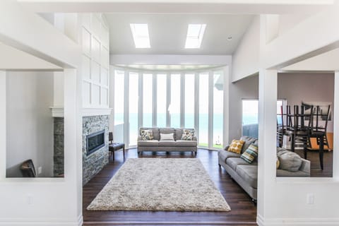 Vaulted front room with beautiful view