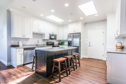Kitchen, single oven, water dispensing fridge