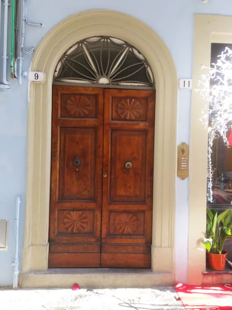 Front door on via Cenami