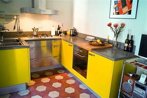 Gourmet equipped kitchen - everything a cook could need!