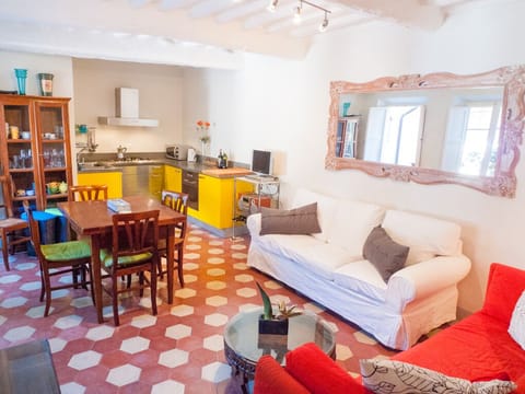 Space to relax, chat, cook, share wine and laughter