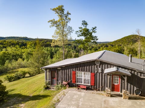 A hidden cottage with a surprising view!