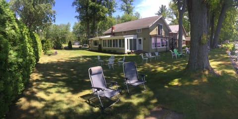 Front and side yard facing the Lake!!