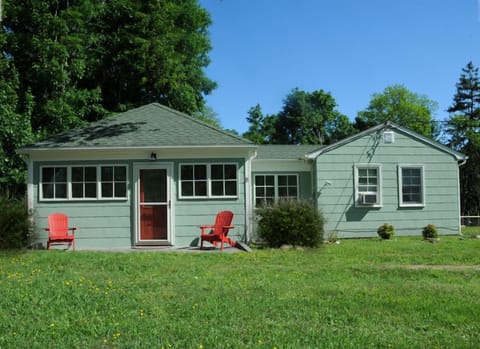 Quaint Island Cottage