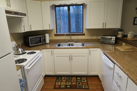 well appointed kitchen to meet all of your cooking needs