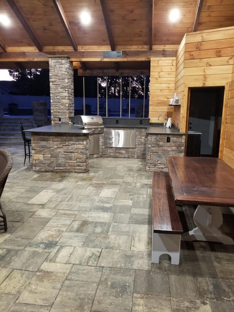Bar area in the pool house 