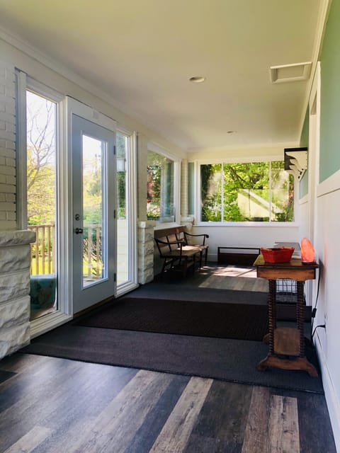 Cheerful blue tones and airy atmosphere welcome you into the home.