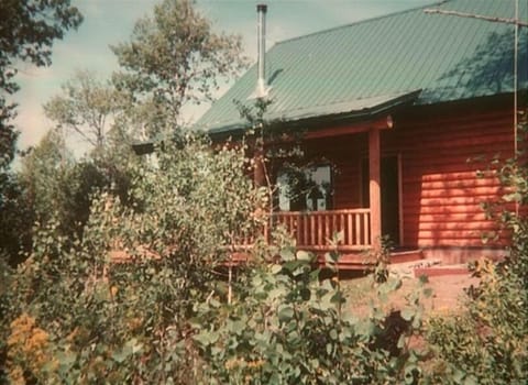 Side deck with main entrance