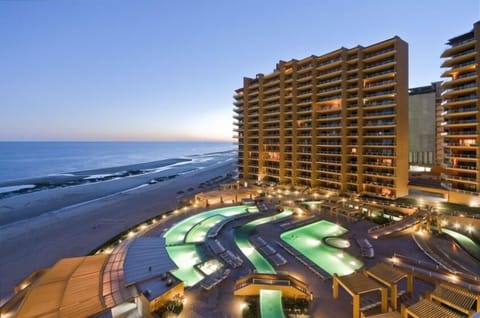Lazy River and Pools Galore! -This is the Place To Be