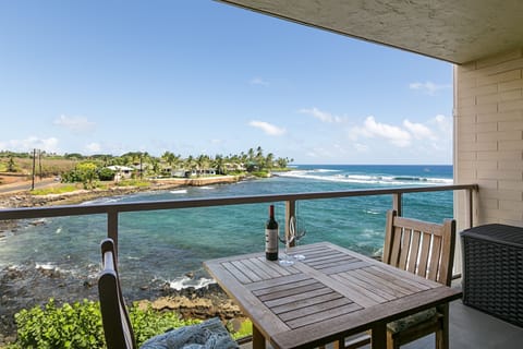 Dine on your lanai.